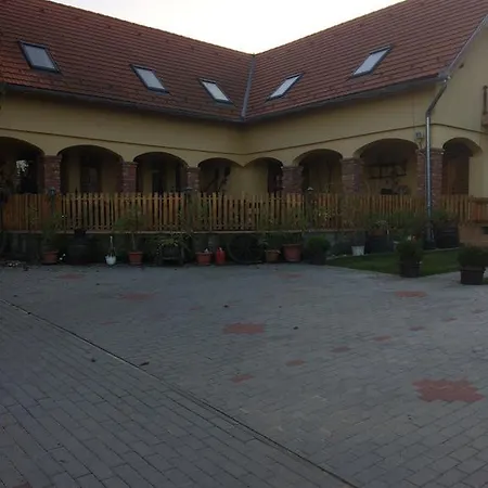 Mózsi Apartman *